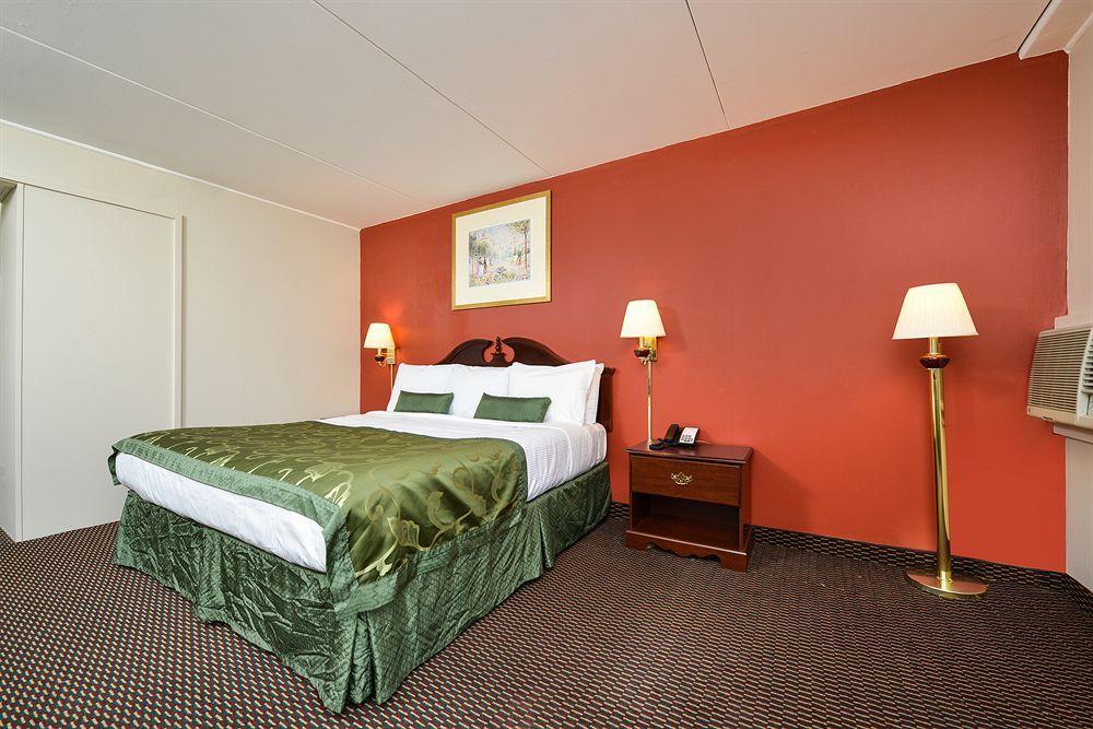 Center Street Value Inn Auburn Bagian luar foto