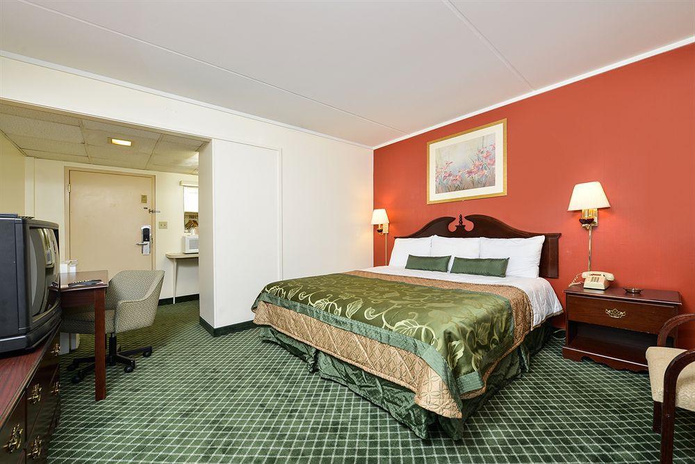 Center Street Value Inn Auburn Bagian luar foto