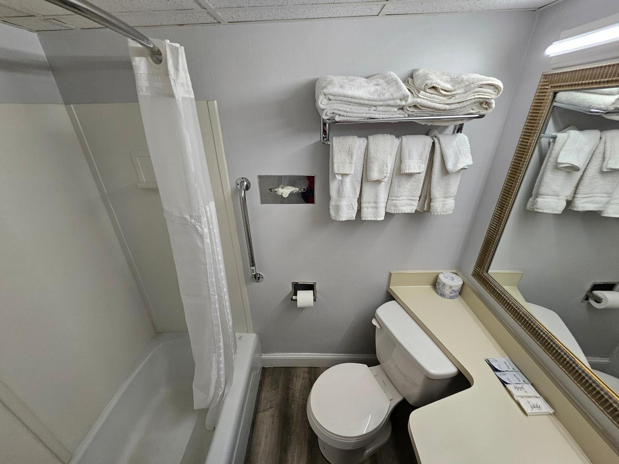 Center Street Value Inn Auburn Bagian luar foto